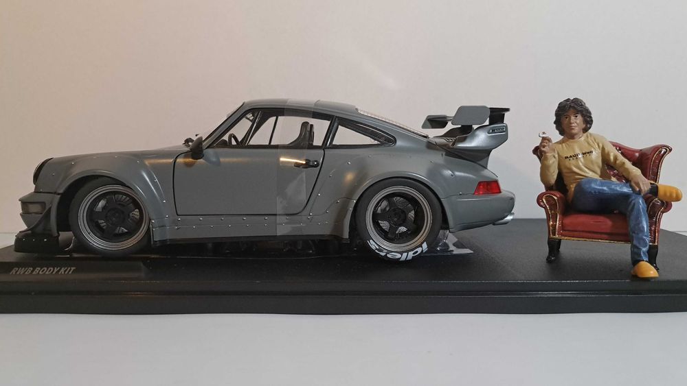 1/18 Porsche 911 RBW com figura cz - Solido