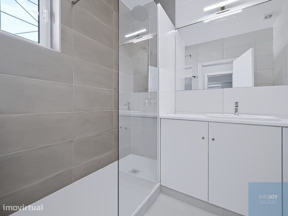 Apartamento T2 Remodelado com Terraço Privativo na Ajuda em Lisboa