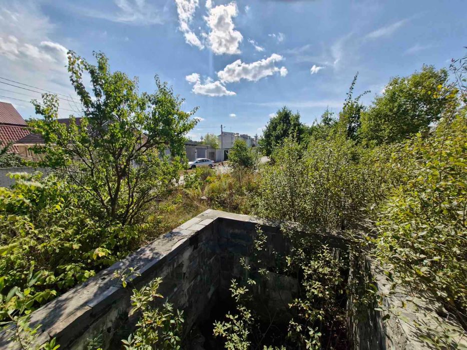 Ділянка на початку Іванівки з фундаментом. (26149411)