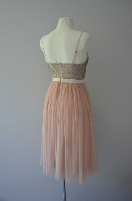 Needle and Thread pudrowa tiulowa sukienka midi koraliki 36 S