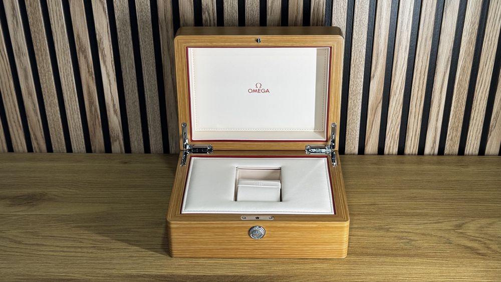 Caixa Omega igual a nova