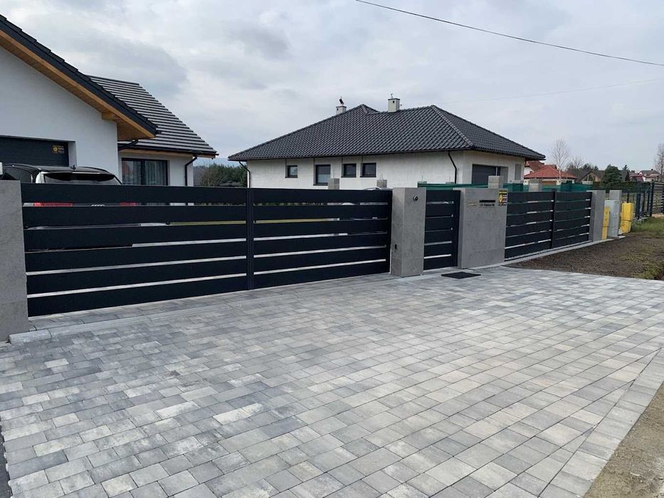 Nowoczesne Ogrodzenie Palisadowe z Montażem i Bramą