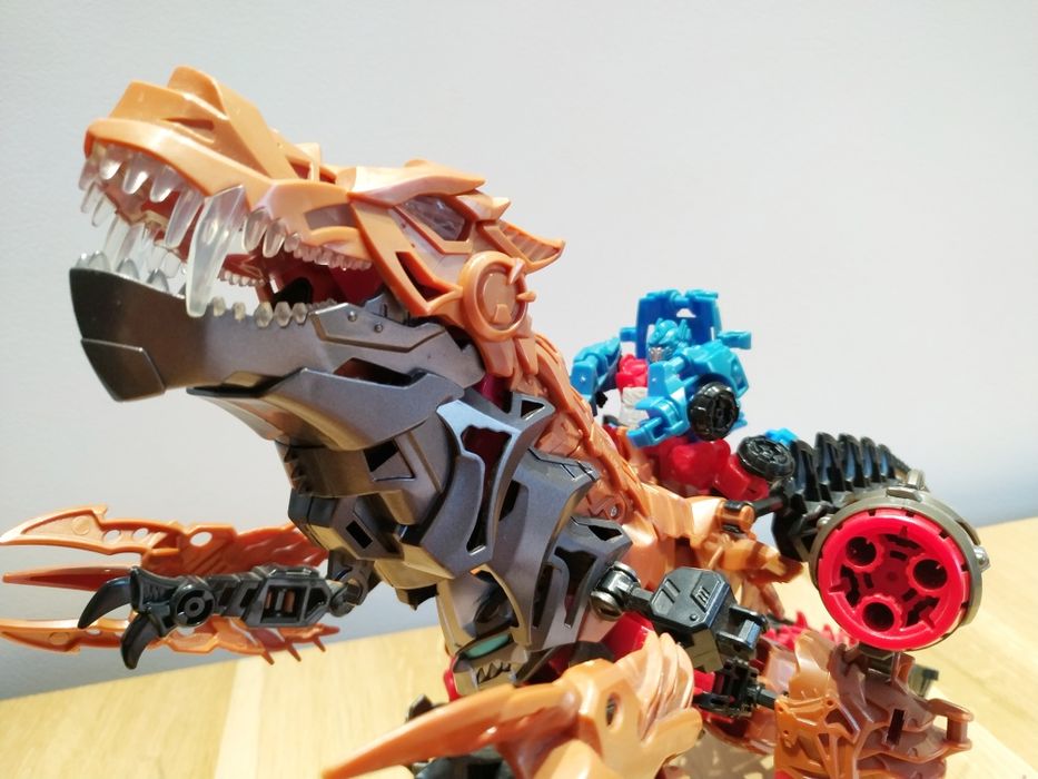 Transformers Construct Bots