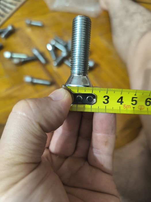 Śruby do kół  komplet 20 śrub 14 mm