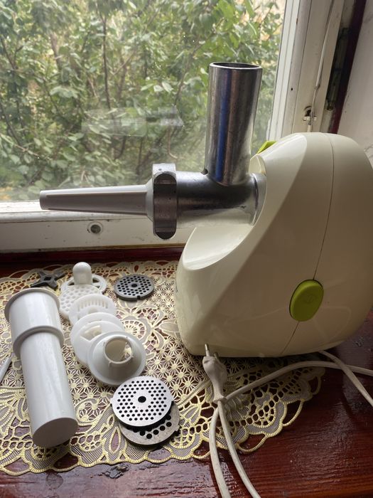 Продам электромясорубку Zelmer Diana 1400 W 886.5