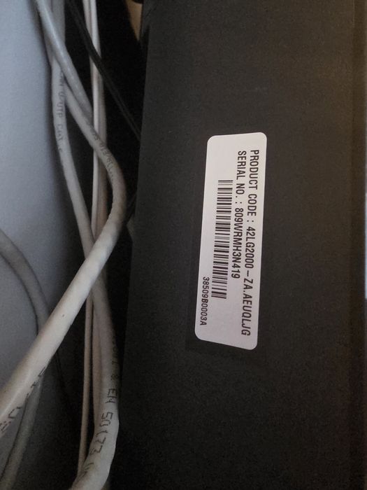 Televisão LG 42" (42LG2000) - Muito Bom Estado + Comando e Suporte