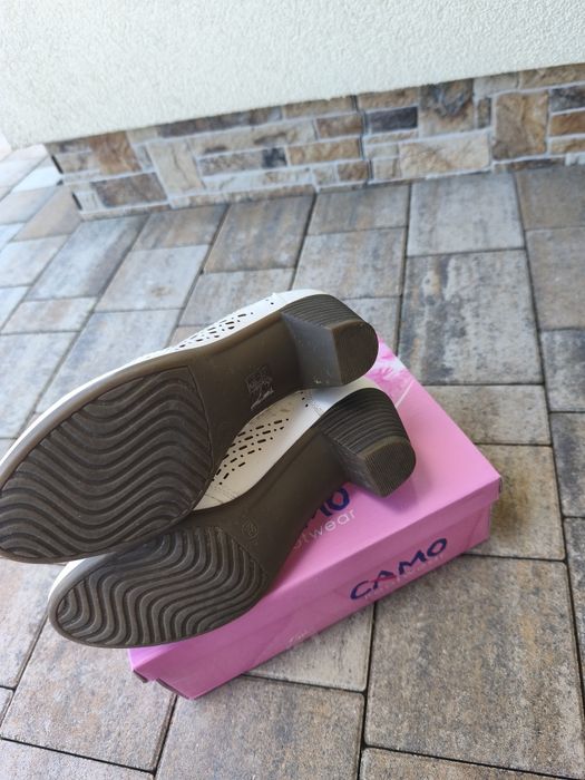Nowe ażurowe półbuty damskie rozmiar 38