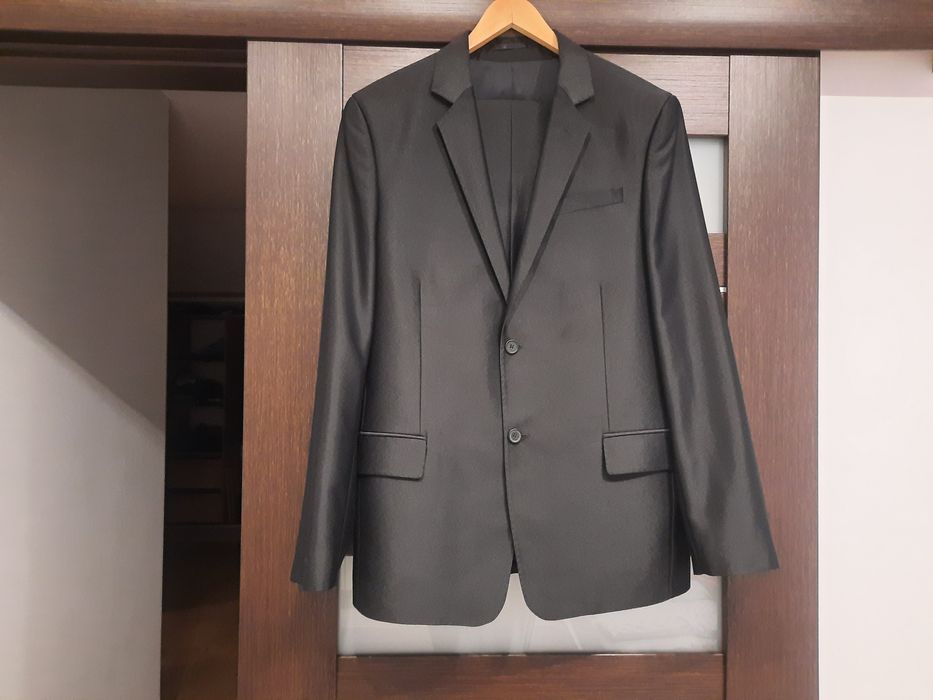 Czarny garnitur Lazar M