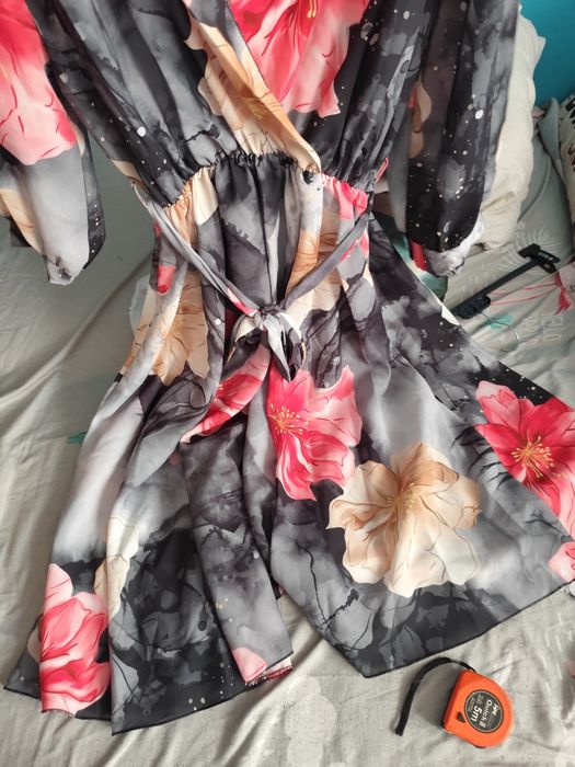 Sukienka w kwiaty nowa