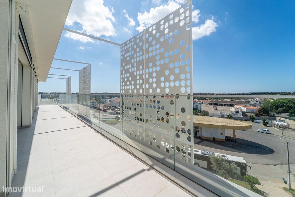Modern T4 Penthouse with Spacious Terrace | Atrium Lagoa, Lagoa Town Center