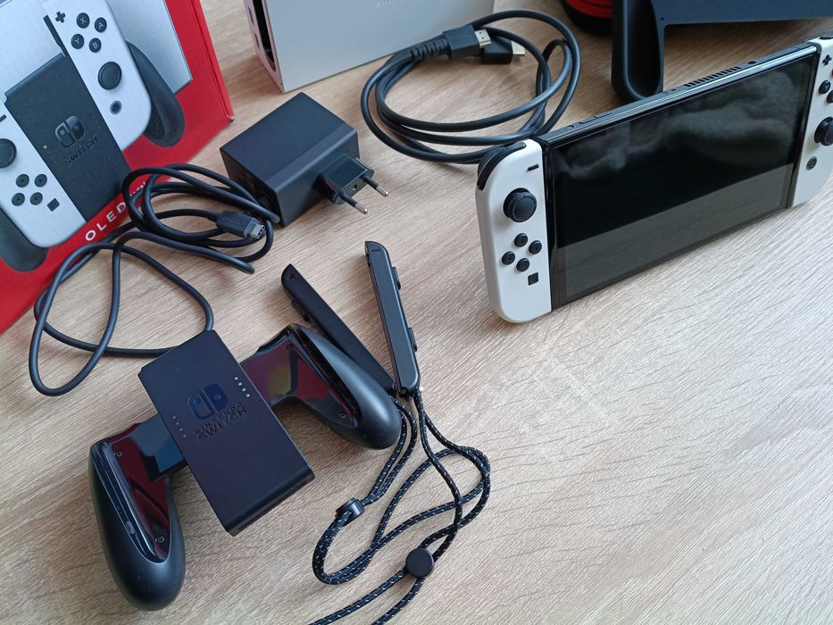 Nintendo Switch OLED + Akcesoria