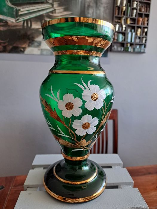 Wazon ręcznie malowany z zielonego szkła