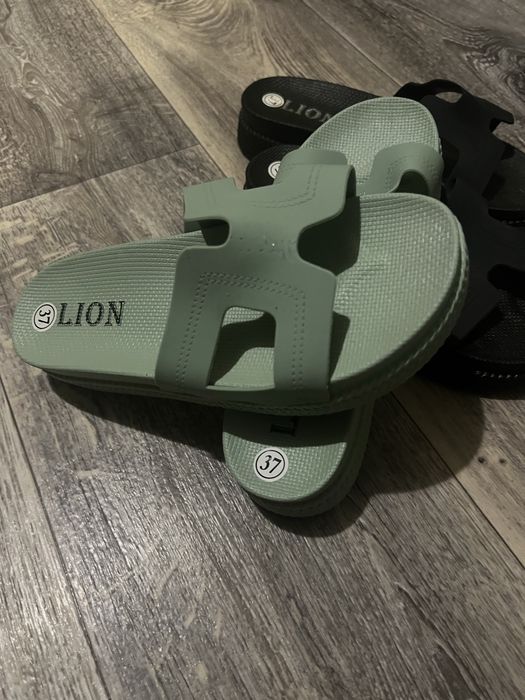 Шльопанці жіночі