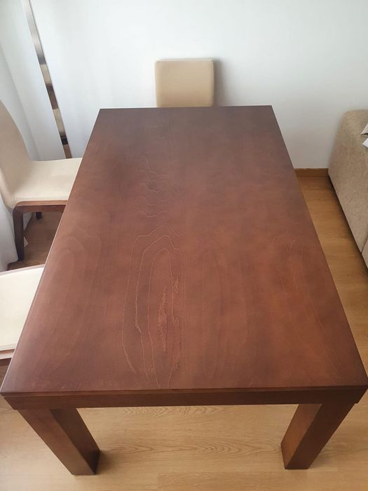 Mesa de jantar extensível em madeira