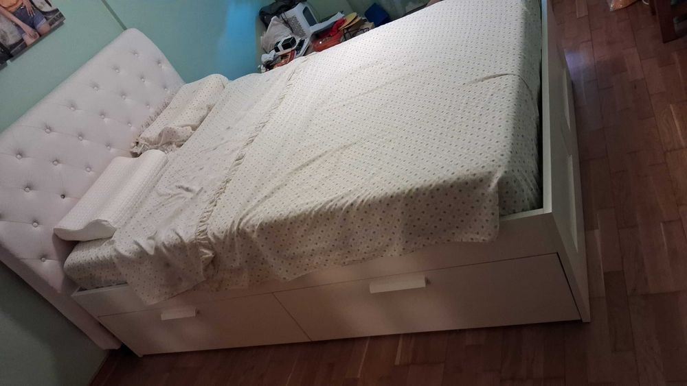 Cama de casal com 4 gavetões com apenas 1 ano e meio de uso
