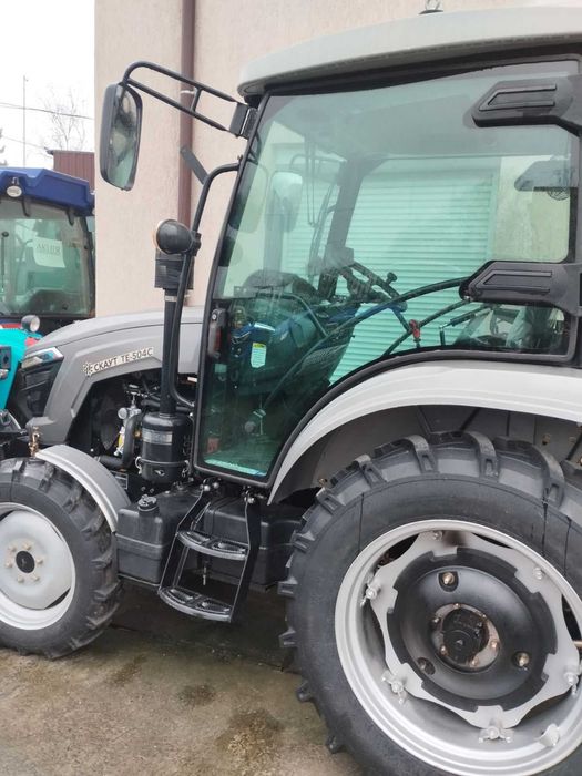 Трактор Скаут ТЕ504 С з кабіною вживаний в ідеальному стані