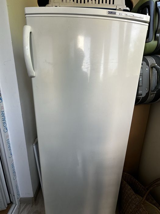 Продам морозильную камеру б/у Atlant M-7184-XXX