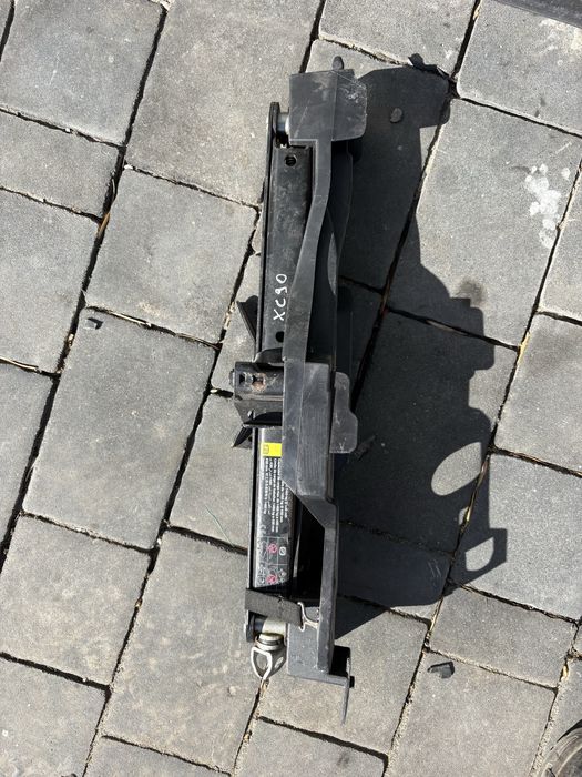 Podnośnik lewarek volvo XC90 I uchwyt
