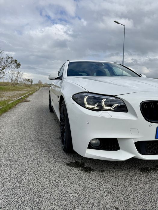 BMW 520d Pack M, 184cv, Tecto Panorâmico, Jantes 20”, Faróis LED