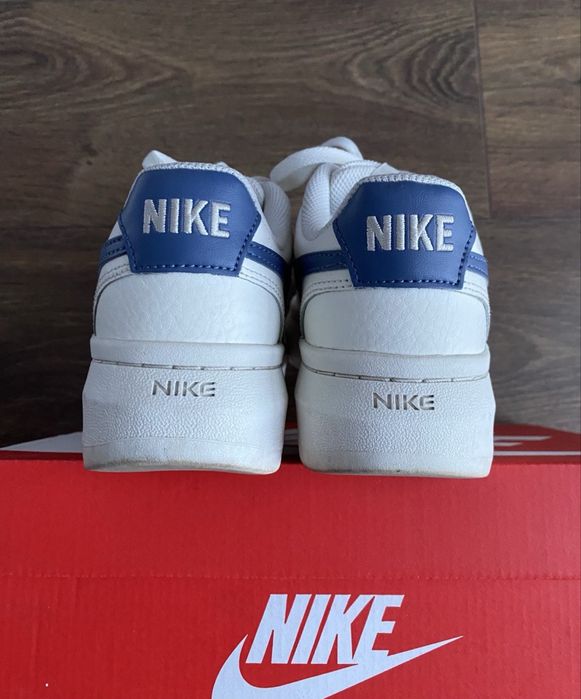 Кросівки жіночі Nike Court Vision Alta 38