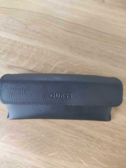 okulary GUESS przeciwsłoneczne etui