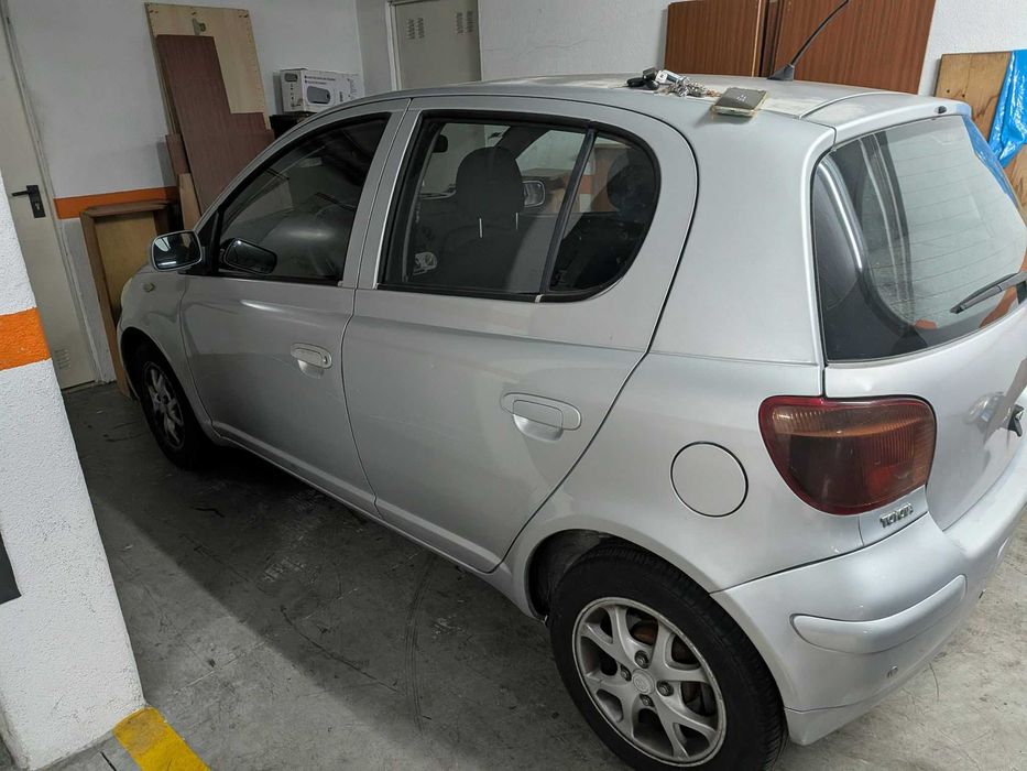 Toyota yaris 1400 diesel com ar condicionado abs e cd