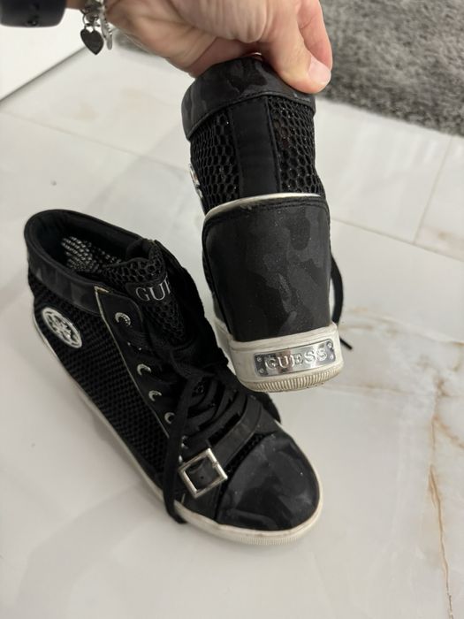 Guess кроссовки на танкетке