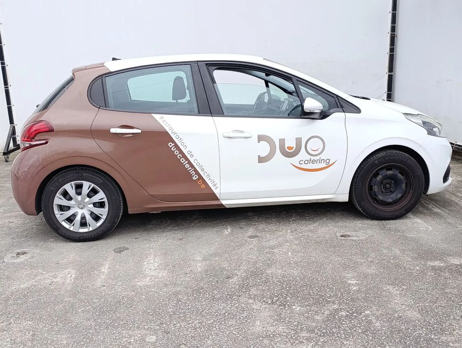 Para peças PEUGEOT 208