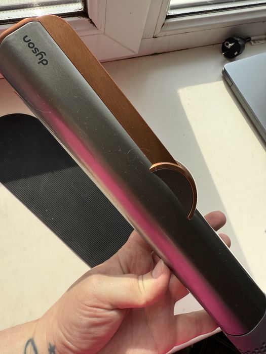 Продам дайсон  Dyson Airstrait б/у