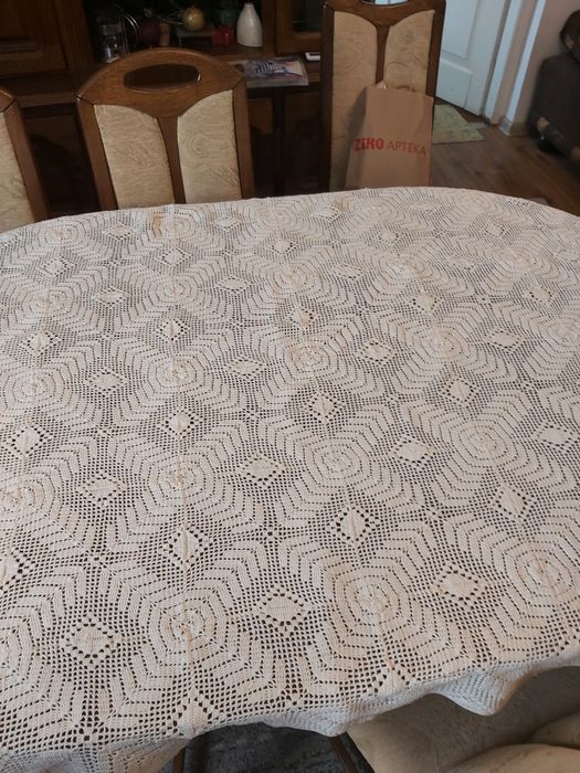 Sprzedam obrus robiony na szydelku