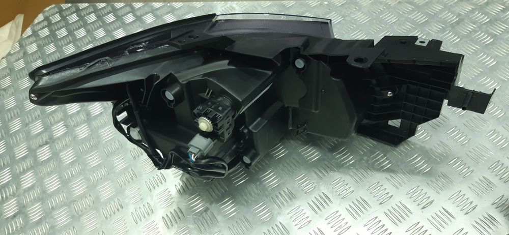 Фара ліва/права нова для Mazda CX-9 2016+