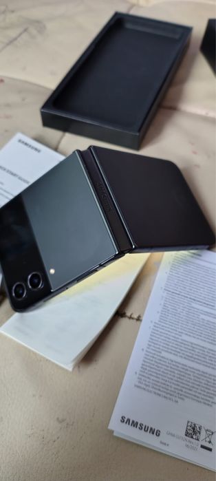 Samsung Z flip 4 black z wadą ogolny stan idealny brak pekniec
