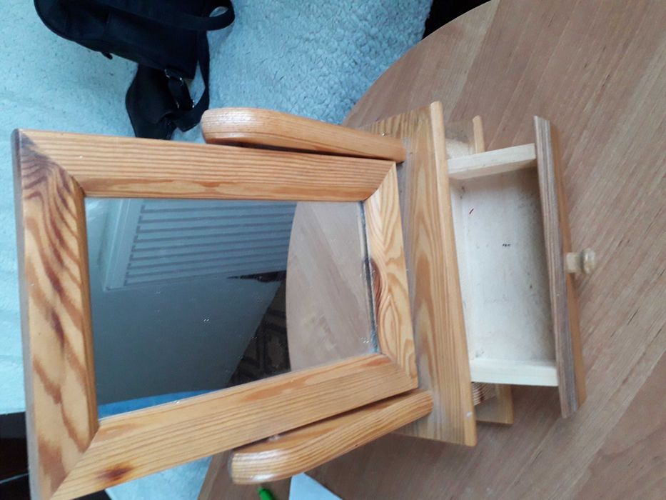 Sprzedam lustro z półeczka drewniane