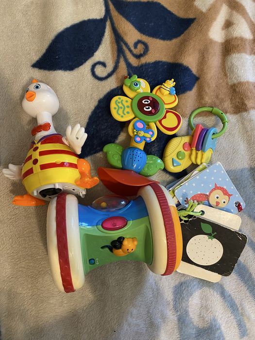 Підвіски, гризунці, погремушки, музичні іграшки для немовлят