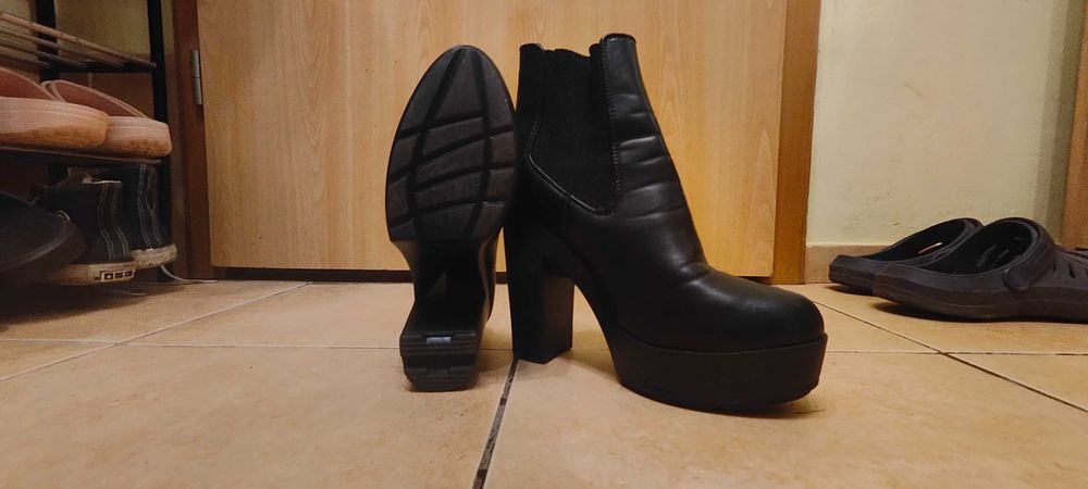 Buty damskie botki w rozmiarze 39