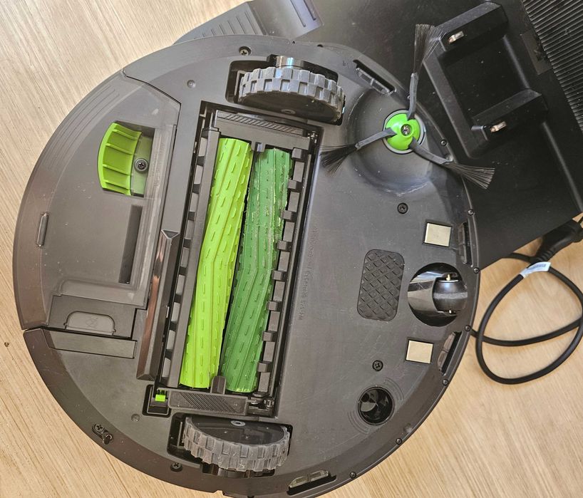 Aspirador iRobot Romba J5 com base