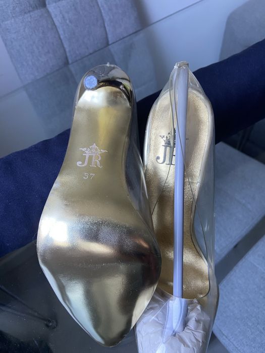 Sapatos Jessica Rich transparentes com salto dourado – NOVOS