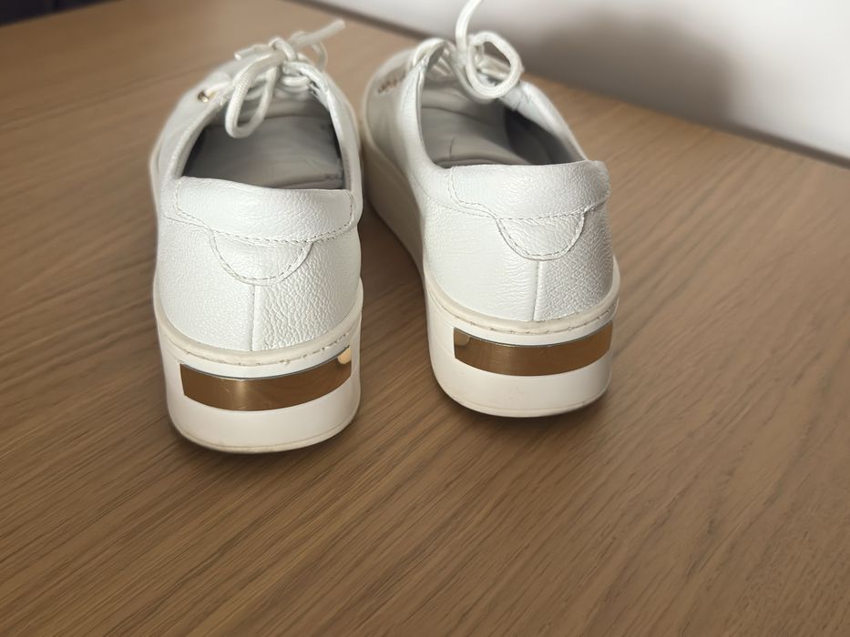 Skorzane sneakersy 39