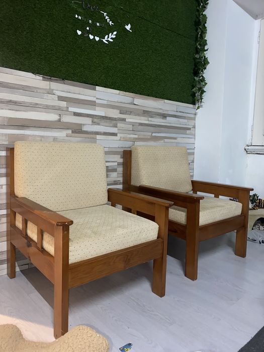 Vendo 2 cadeirões de madeira