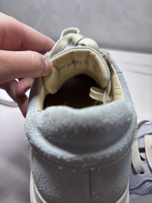 Кожаные кроссовки