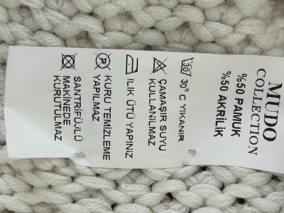 Sweter rozpinany biały
