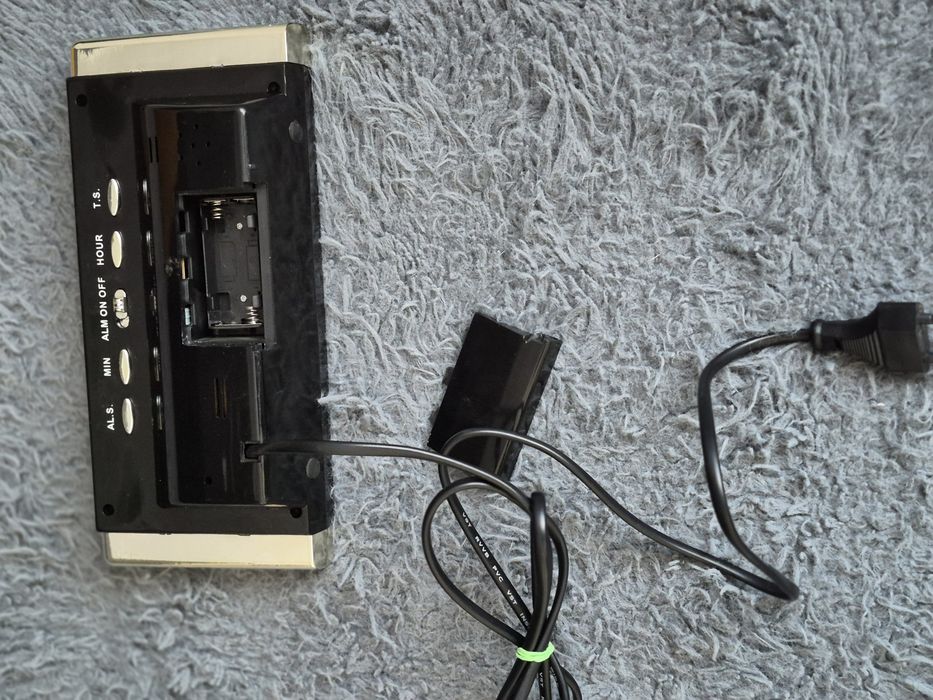 Zegarek led z budzikiem VST