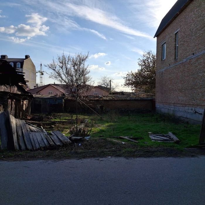 Продаж земельної ділянки під забудову