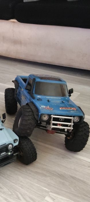 Scale crawler rc com eixos axial scx10 2