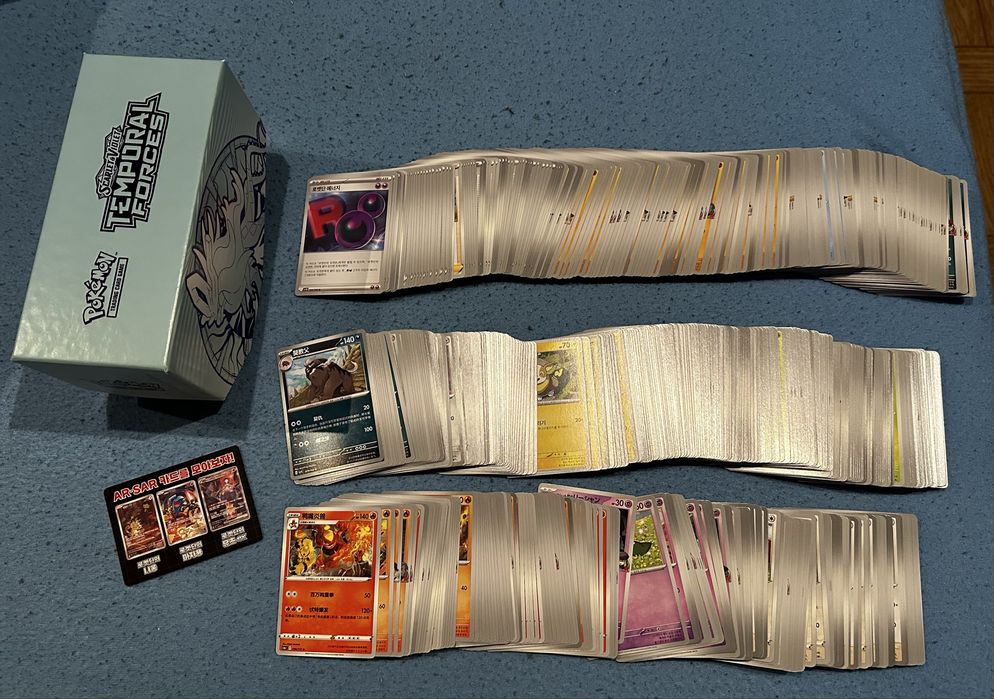 ETB com 600 Cartas Pokémon