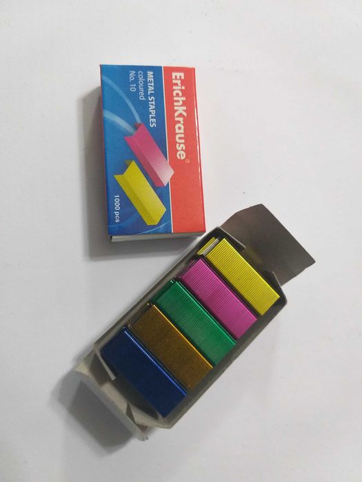 Caixa de Agrafos n.º 10 coloridos Nova com 1000 unidades