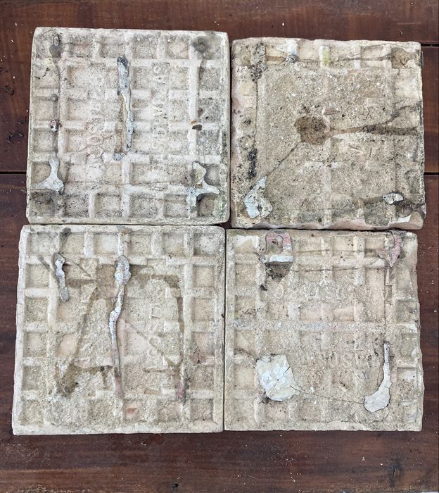 Conjunto de 4 azulejos muito antigos