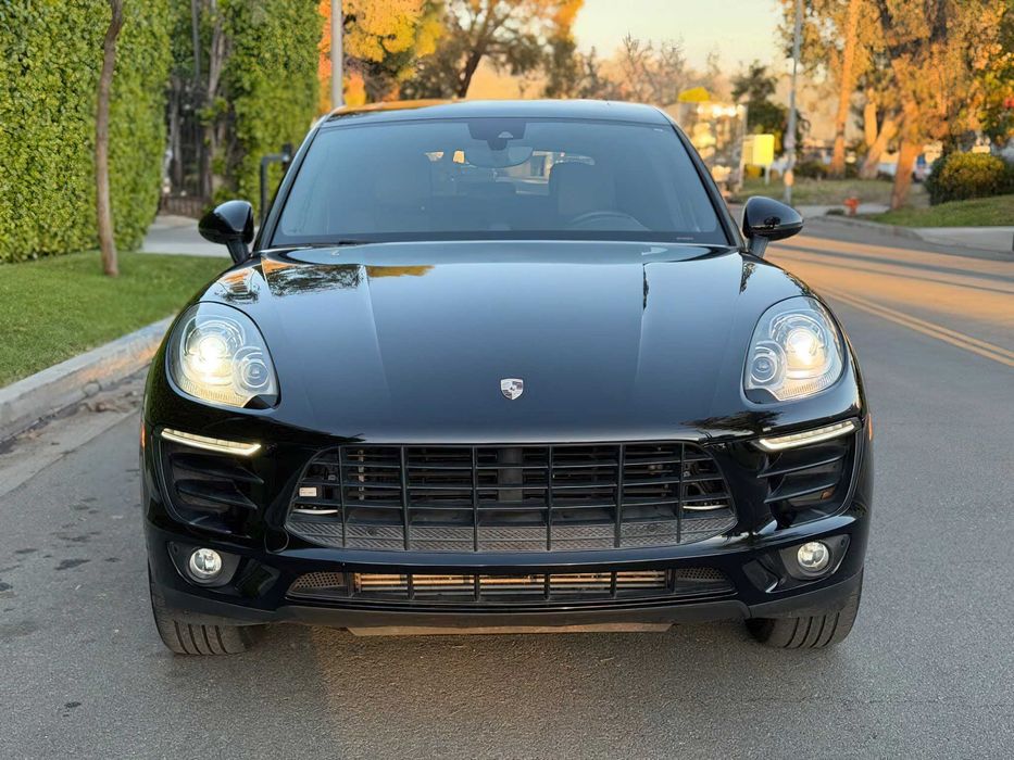 Porsche Macan      2017