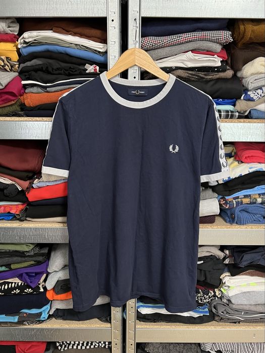 Футболка Fred Perry на лампасах