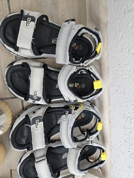 Кросівки для близнюків